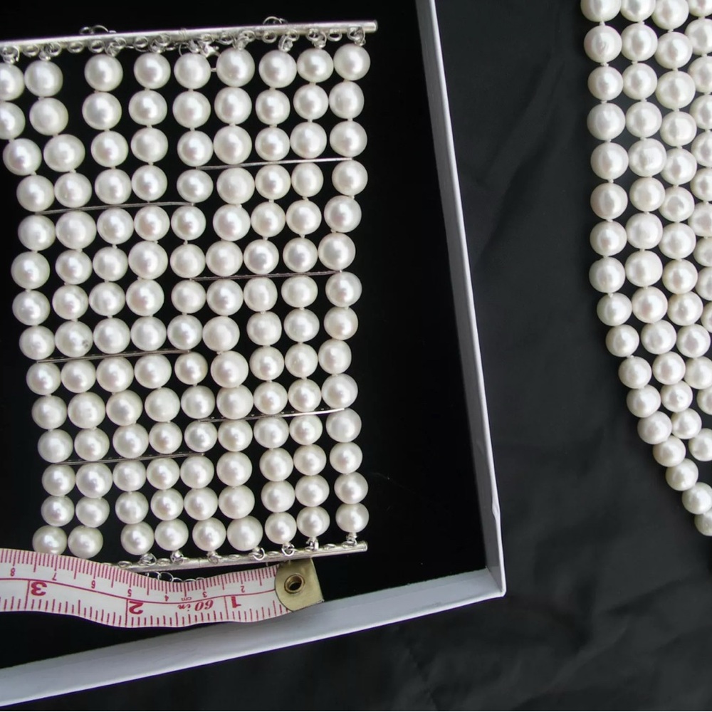 New Huge 14k gold 5 strand 10mm cultured pearl & 101.76 carat  Emerald bracelet - Picture 3 of 12